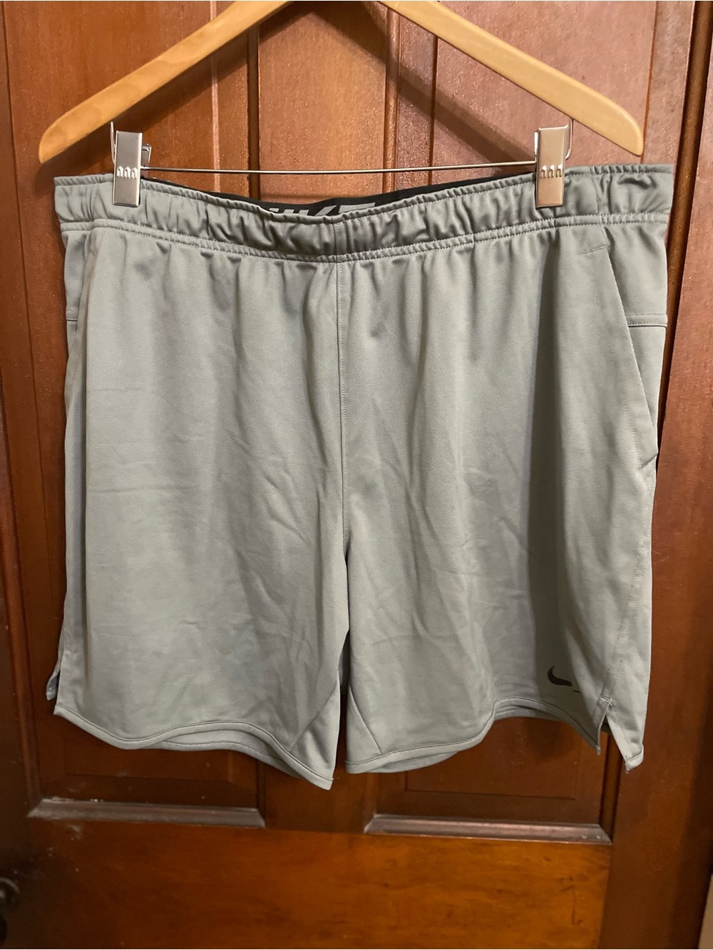 Nike dri fit men's extra large gray athletic shorts